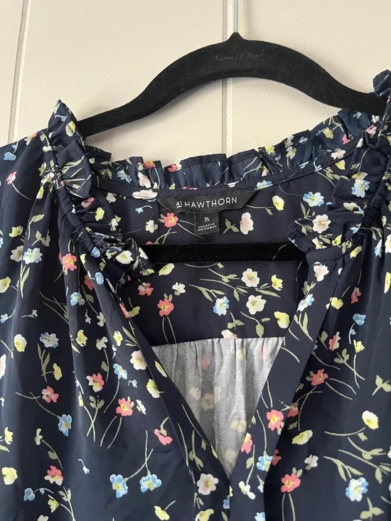 41 Hawthorn Navy Floral Ruffle-Trim Sleeveless Blouse - Picture 6 of 8